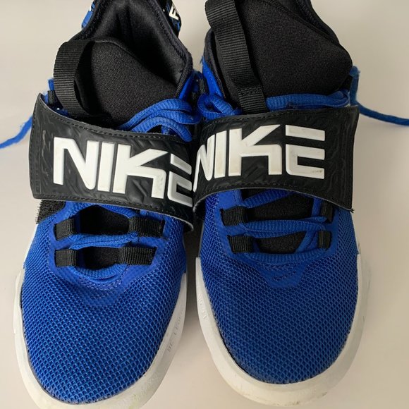 Nike Basketball Shoe - Picture 4 of 5